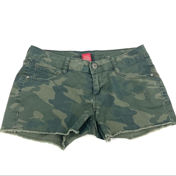 Arizona Jean Company Shorts Arizona Womens Green Camo Shorts 3